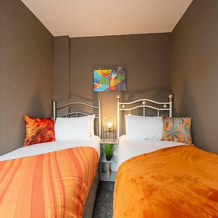 Art-Filled Bohemian 1 Bedroom Apt 2 Beds Colourful Praise Inn Apartment Кингстън ъпон Хъл Екстериор снимка