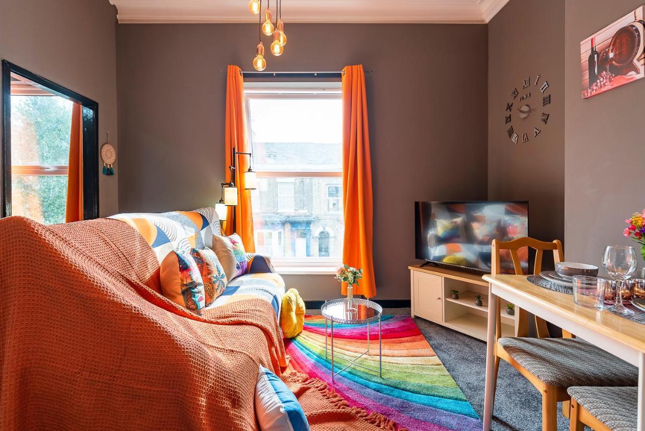 Art-Filled Bohemian 1 Bedroom Apt 2 Beds Colourful Praise Inn Apartment Кингстън ъпон Хъл Екстериор снимка
