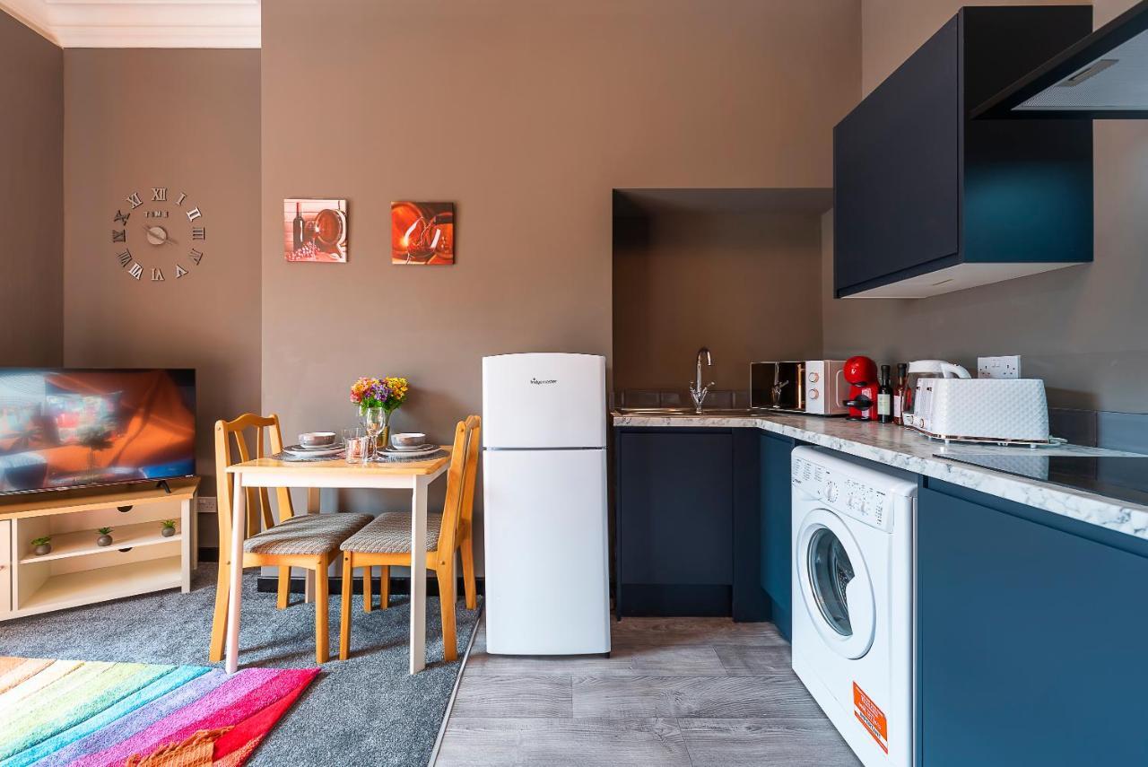 Art-Filled Bohemian 1 Bedroom Apt 2 Beds Colourful Praise Inn Apartment Кингстън ъпон Хъл Екстериор снимка